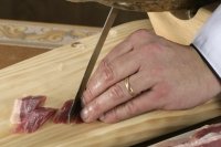 Taglio di dadini di prosciutto