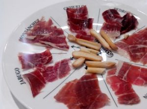 Piatto di jamon pata negra affettato